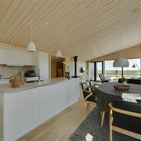 40123-juelsminde-ved-diget-3 *