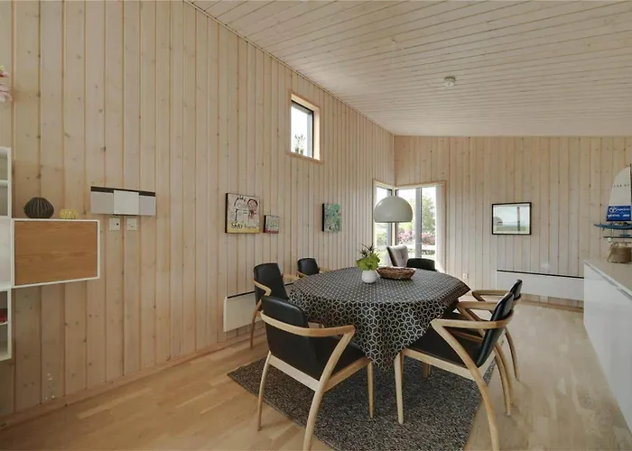 40123-juelsminde-ved-diget-3 *