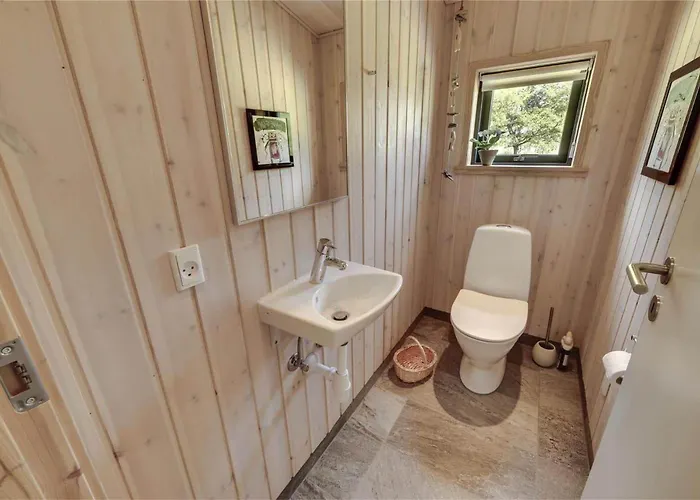 40123-juelsminde-ved-diget-3 *